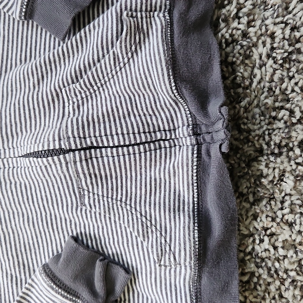 Carters 9 months outfit - Picture 4 of 6